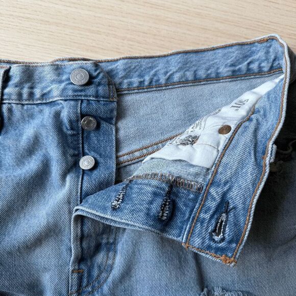 Levi's Premium 501 Button Fly W29 Light Blue Women Jean Shorts Frayed Distressed - Picture 6 of 9